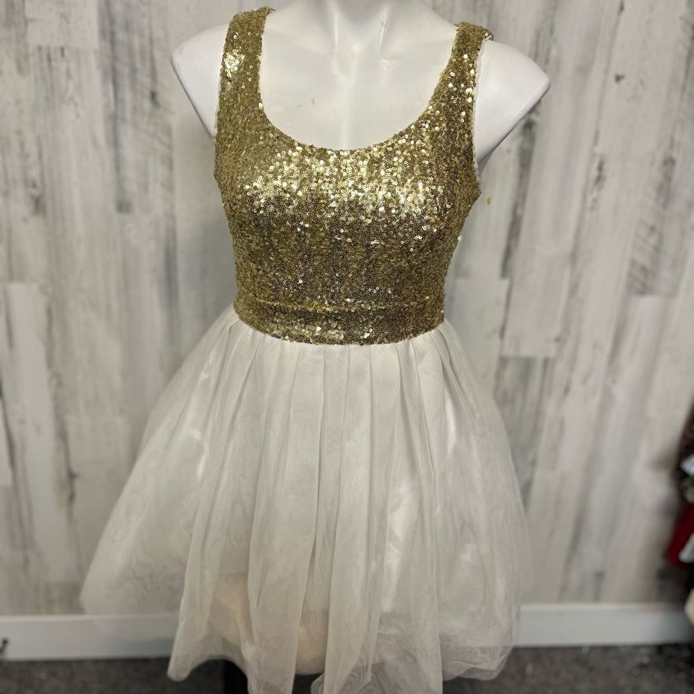 Gold Sequin Open-Back Party Dress B. Smart Size 5/6 Homecoming Holiday Dress